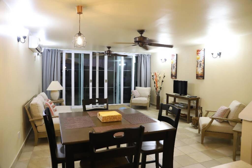 A Beautiful Villa In A Prime Location Of Jolly Jolly Harbour エクステリア 写真